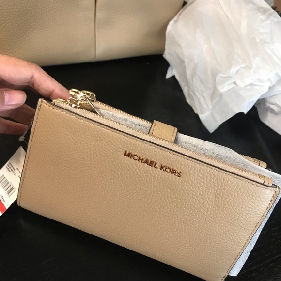 Michael Kors Bedford Medium Tote Handbag and Wallet - Picture 8 of 15